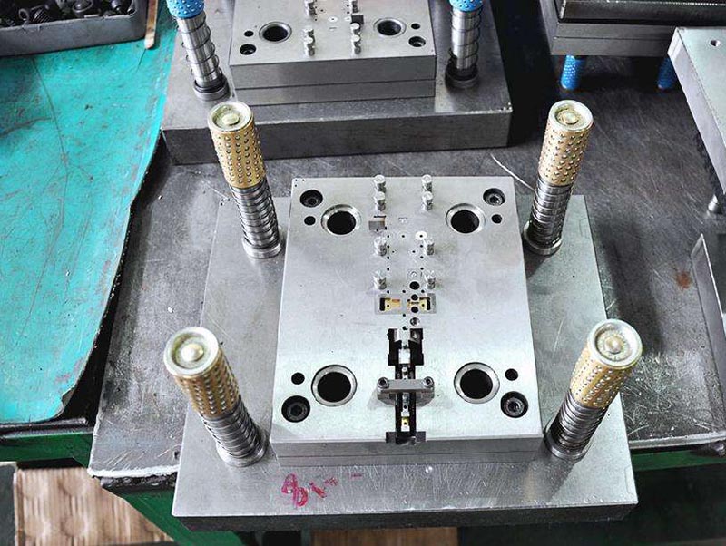 南华模具制造-01